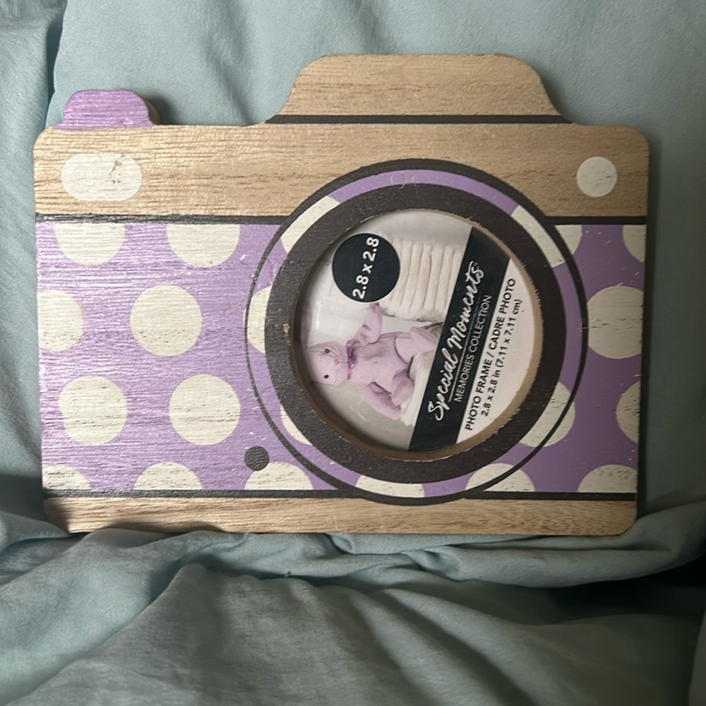 Camera shaped photo frame.